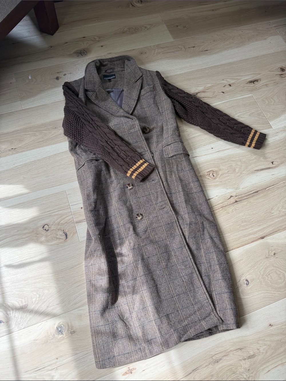 Vintage-Inspired Brown Plaid Long Coat with Knit Sleeves
